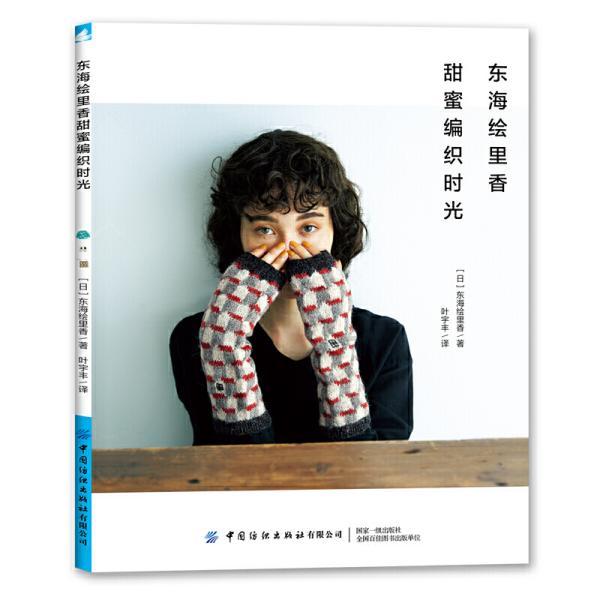 主人在泳池游泳,狗狗们兴奋不已,二哈来了个另类表演