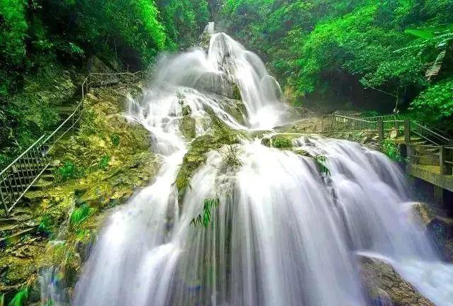 逃出平静乡村